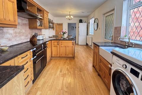 77 Deans Way, Gloucester, GL1 2QA