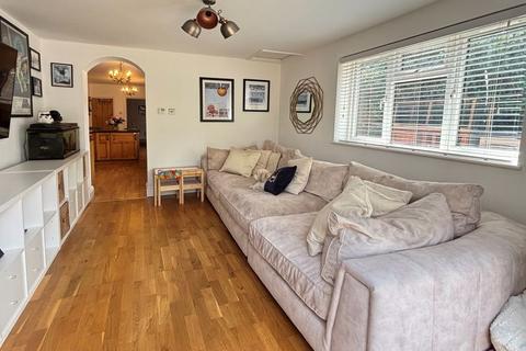 77 Deans Way, Gloucester, GL1 2QA