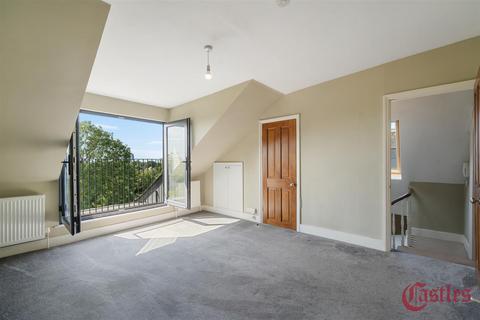 134d Stapleton Hall Road, London, N4 4QB