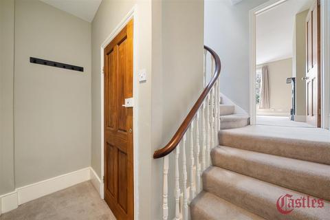 134d Stapleton Hall Road, London, N4 4QB