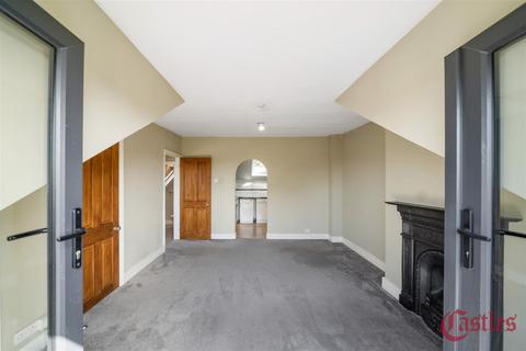 134d Stapleton Hall Road, London, N4 4QB