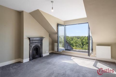134d Stapleton Hall Road, London, N4 4QB