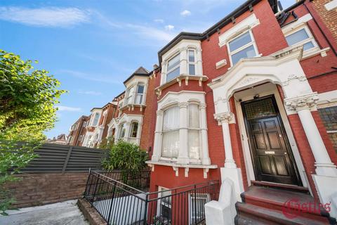 134d Stapleton Hall Road, London, N4 4QB