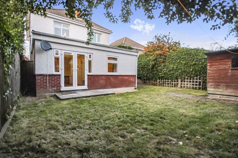 5 bedroom detached house to rent, Ensbury Park Road, Bournemouth BH9