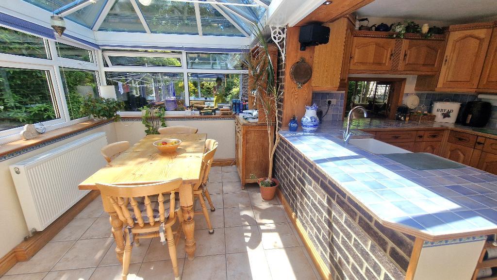 Conservatory to Kitchen