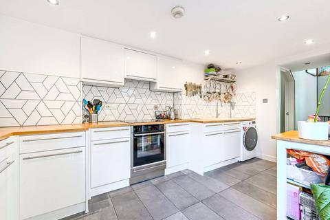 3 bedroom maisonette for sale, Westbourne Road, Barnsbury, London, N7