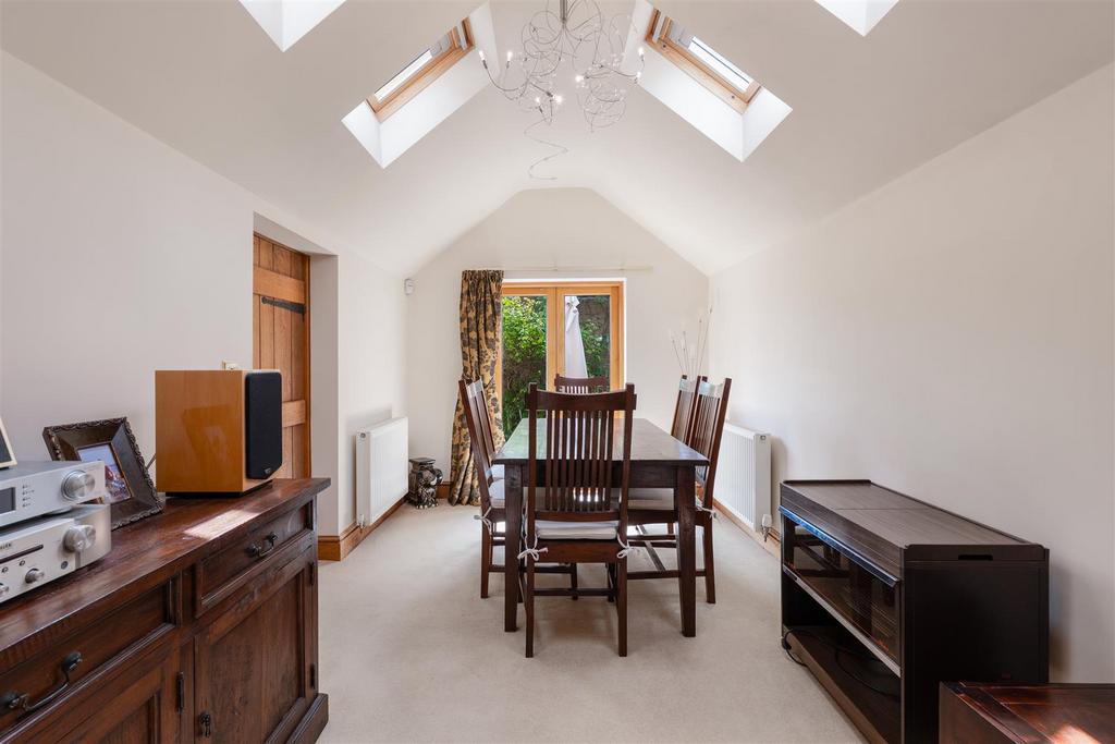 Dining room-1.jpg