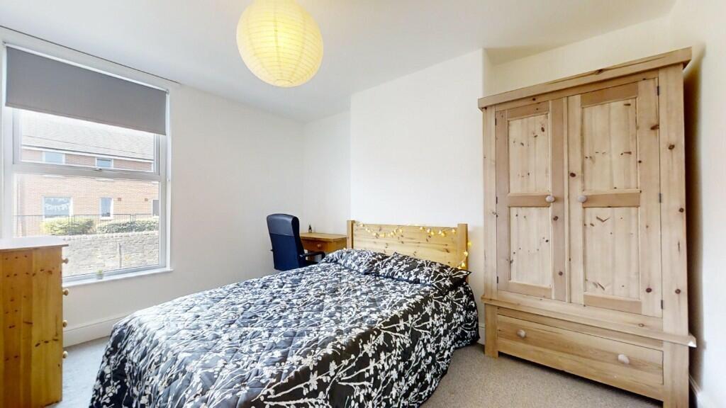 A bright and tidy double bedroom featuring a la...