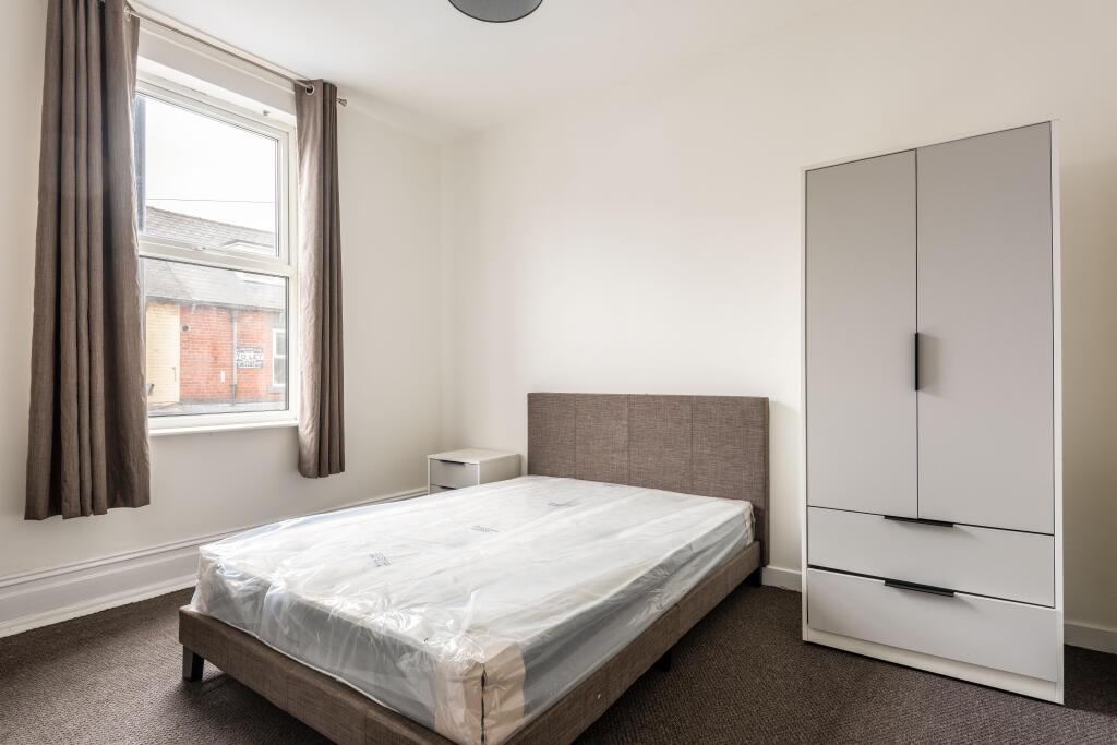 Bright and tidy double bedroom featuring a larg...