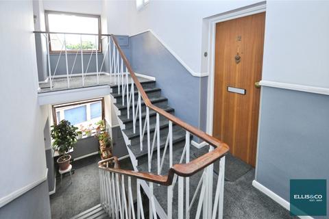 3 bedroom apartment to rent, Great North Way, Hendon, NW4