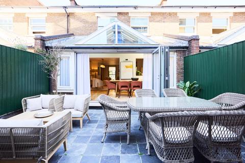 7 Cinnamon Row, London, SW11 3TW