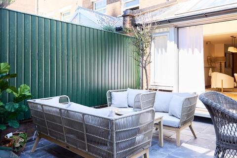 7 Cinnamon Row, London, SW11 3TW