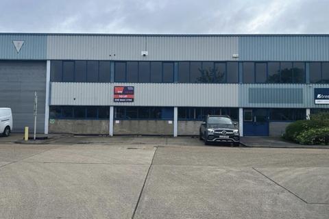 Warehouse to rent, Streatham Rd Mitcham CR4 2AP