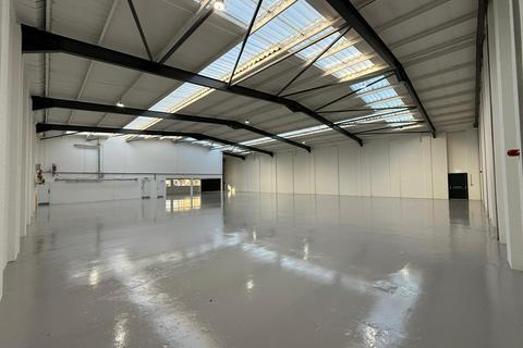 Warehouse to rent, Streatham Rd Mitcham CR4 2AP