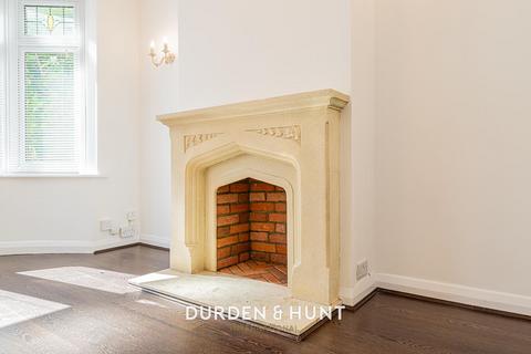 38 Walnut Way, Buckhurst Hill, IG9 6HX