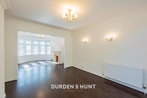 38 Walnut Way, Buckhurst Hill, IG9 6HX