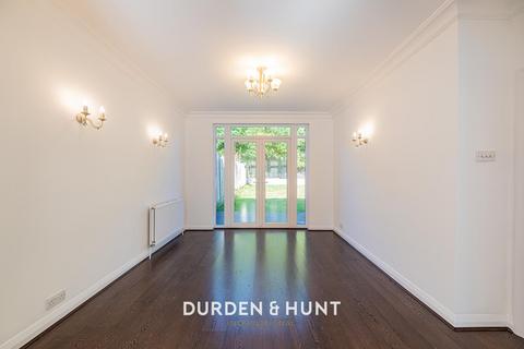 38 Walnut Way, Buckhurst Hill, IG9 6HX