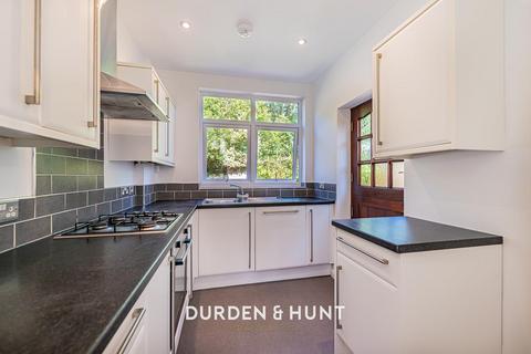 38 Walnut Way, Buckhurst Hill, IG9 6HX