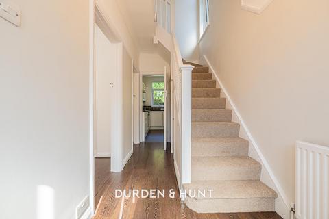 38 Walnut Way, Buckhurst Hill, IG9 6HX