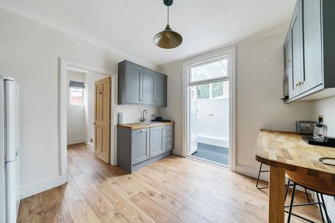 2 bedroom end of terrace house to rent, Alexandra Road, Windsor, SL4