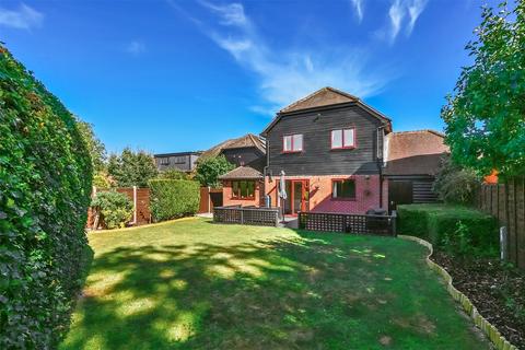 4 bedroom detached house for sale, Manley James Close, Hook RG29