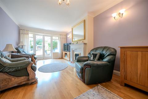 3 bedroom semi-detached house for sale, Bagshaw Close, Ryton On Dunsmore, Coventry