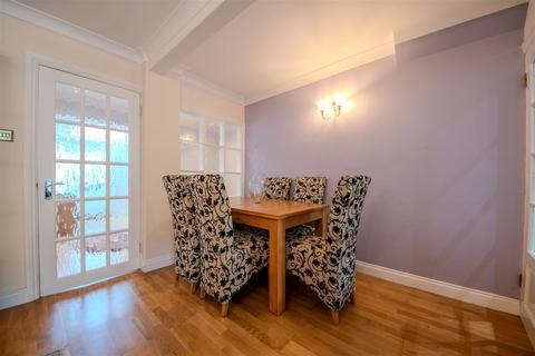 3 bedroom semi-detached house for sale, Bagshaw Close, Ryton On Dunsmore, Coventry