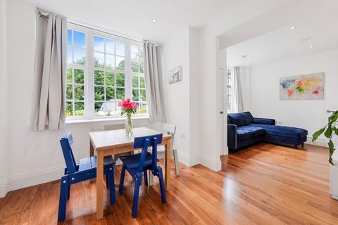 2 bedroom flat for sale, Lesbourne Road, Reigate RH2