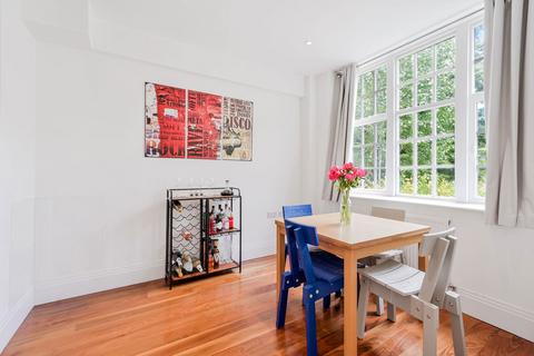 2 bedroom flat for sale, Lesbourne Road, Reigate RH2