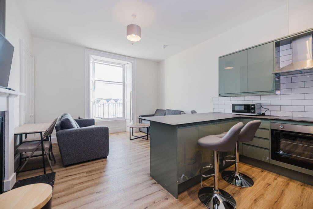 Apartment in Edinburgh, West End - View 2