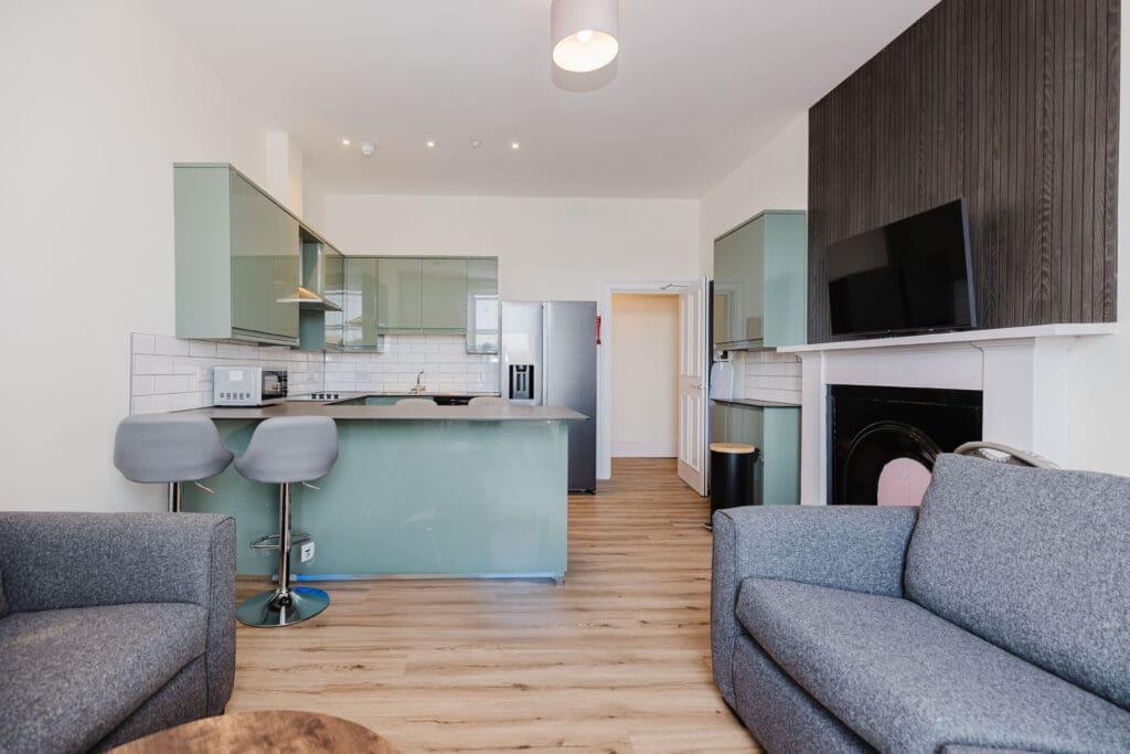 Apartment in Edinburgh, West End - View 3