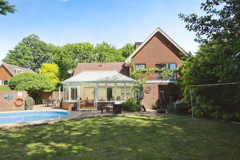 15 Beech Grove, Cliffsend, Ramsgate, CT12 5LD