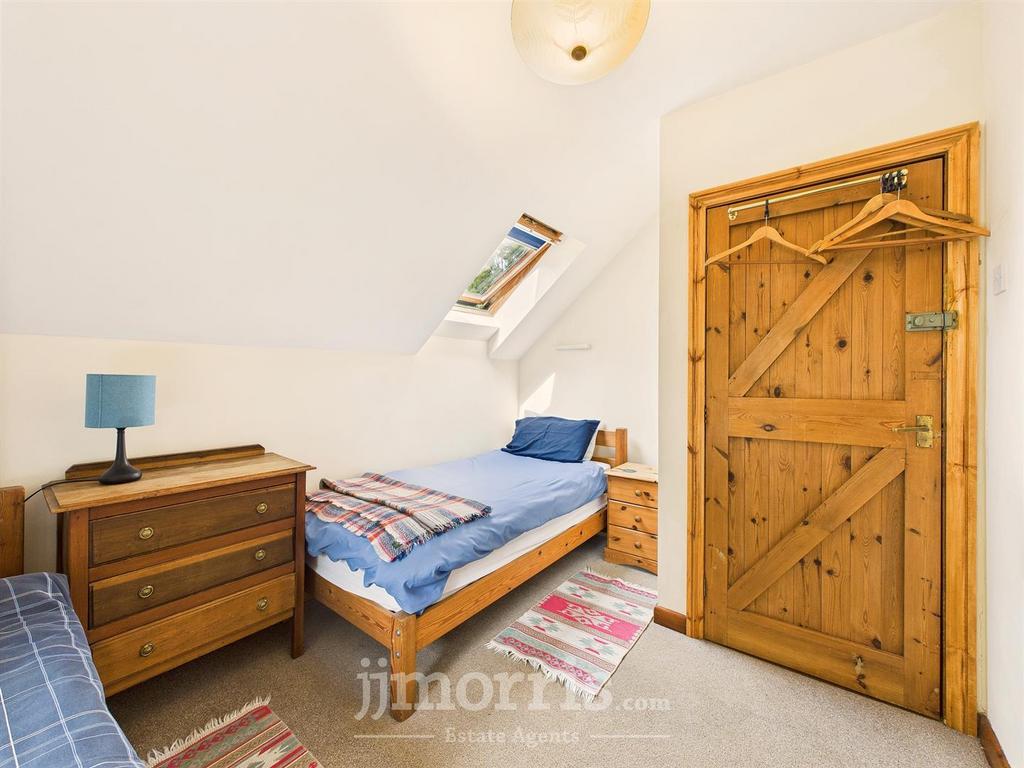 Sixth Bedroom