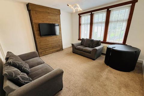 2 bedroom flat to rent, Kenmore Terrace, Dundee,