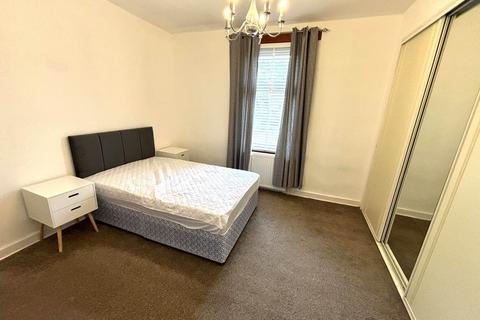 2 bedroom flat to rent, Kenmore Terrace, Dundee,