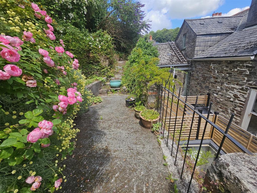 Rear Gardens.jpg