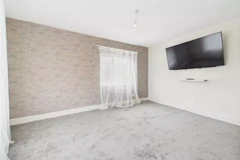 3 bedroom end of terrace house for sale – pohled 2
