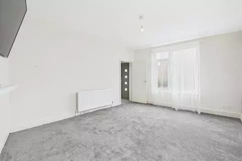 3 bedroom end of terrace house for sale – pohled 3