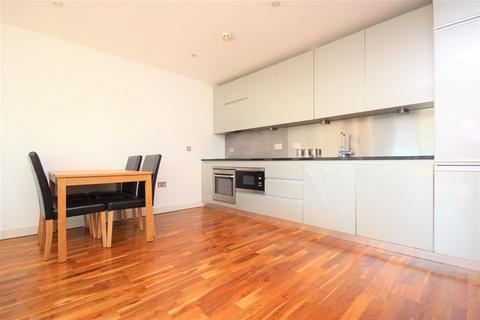 2 bedroom flat to rent, The Quays, Salford