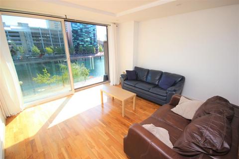 2 bedroom flat to rent, The Quays, Salford