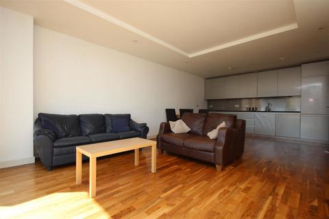 2 bedroom flat to rent, The Quays, Salford