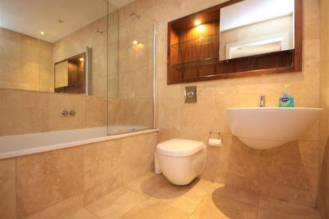 2 bedroom flat to rent, The Quays, Salford