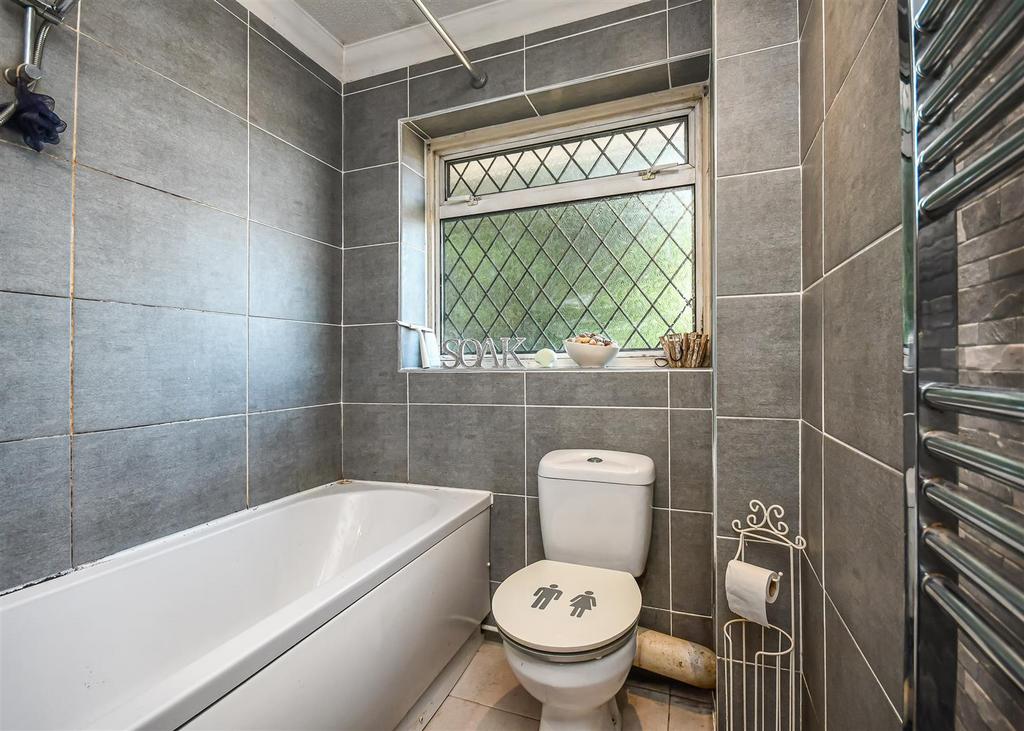 25 Foley Grove-Bathroom.jpg