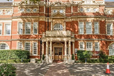 Lurline Gardens, London, SW11