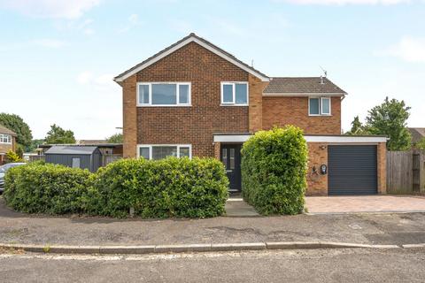 4 bedroom detached house for sale, Llanaway Close, Surrey GU7