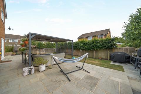 4 bedroom detached house for sale, Llanaway Close, Surrey GU7