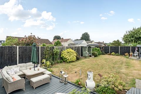 4 bedroom bungalow for sale, Royston Way, Slough, Berkshire