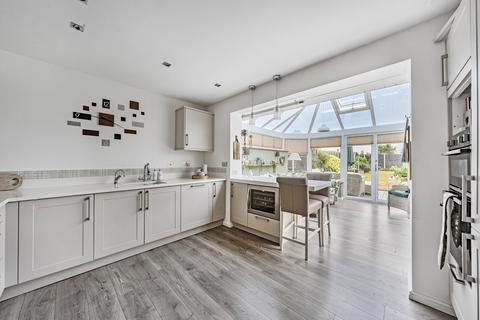 4 bedroom bungalow for sale, Royston Way, Slough, Berkshire