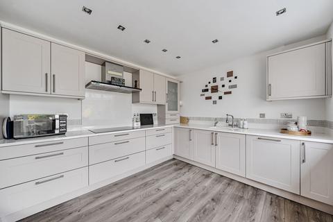 4 bedroom bungalow for sale, Royston Way, Slough, Berkshire