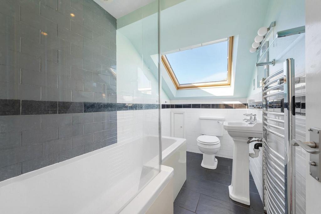 Ensuite.JPG